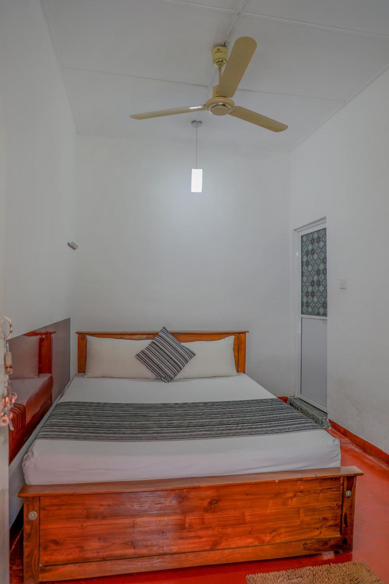 Bon Voyaage Tourist Inn Trincomalee Exterior foto