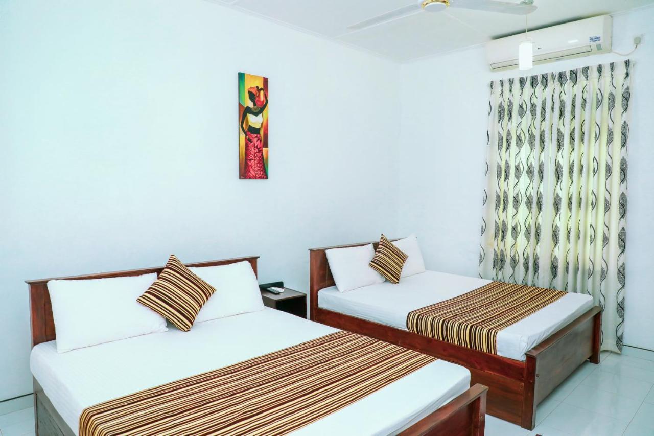 Bon Voyaage Tourist Inn Trincomalee Exterior foto